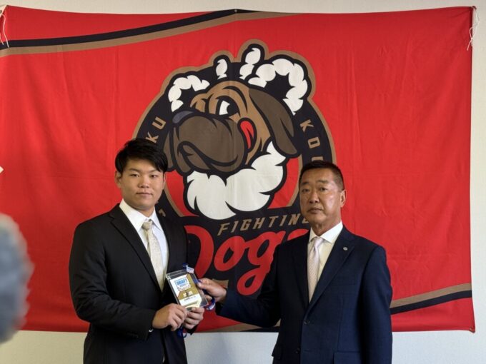 阪神タイガース 嶋村麟士朗選手へ指名挨拶 新着情報｜高知ファイティングドッグス